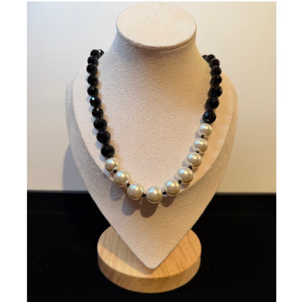 Classic Pearl & Black Bead Necklace – Two‑Tone | Mid‑Length